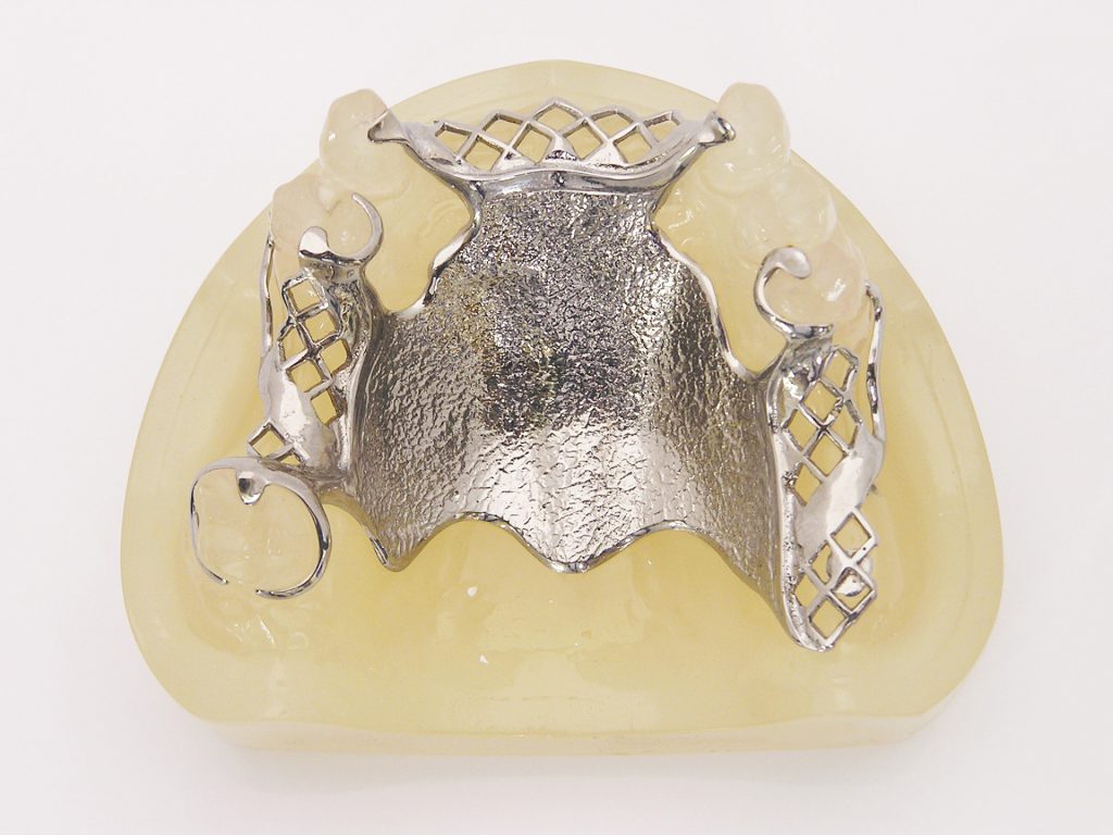 人工歯用の３Ｄプリンター金属粉末の実用化が進む